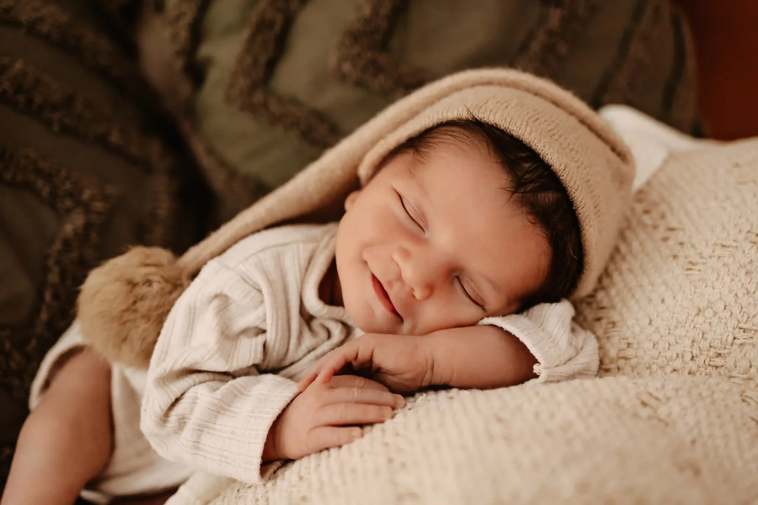Bild Neugeborenen-Fotografie Bauchkribbeln Fotografie Jessica Uhlhorn Fotografin Hamburg Norderstedt
